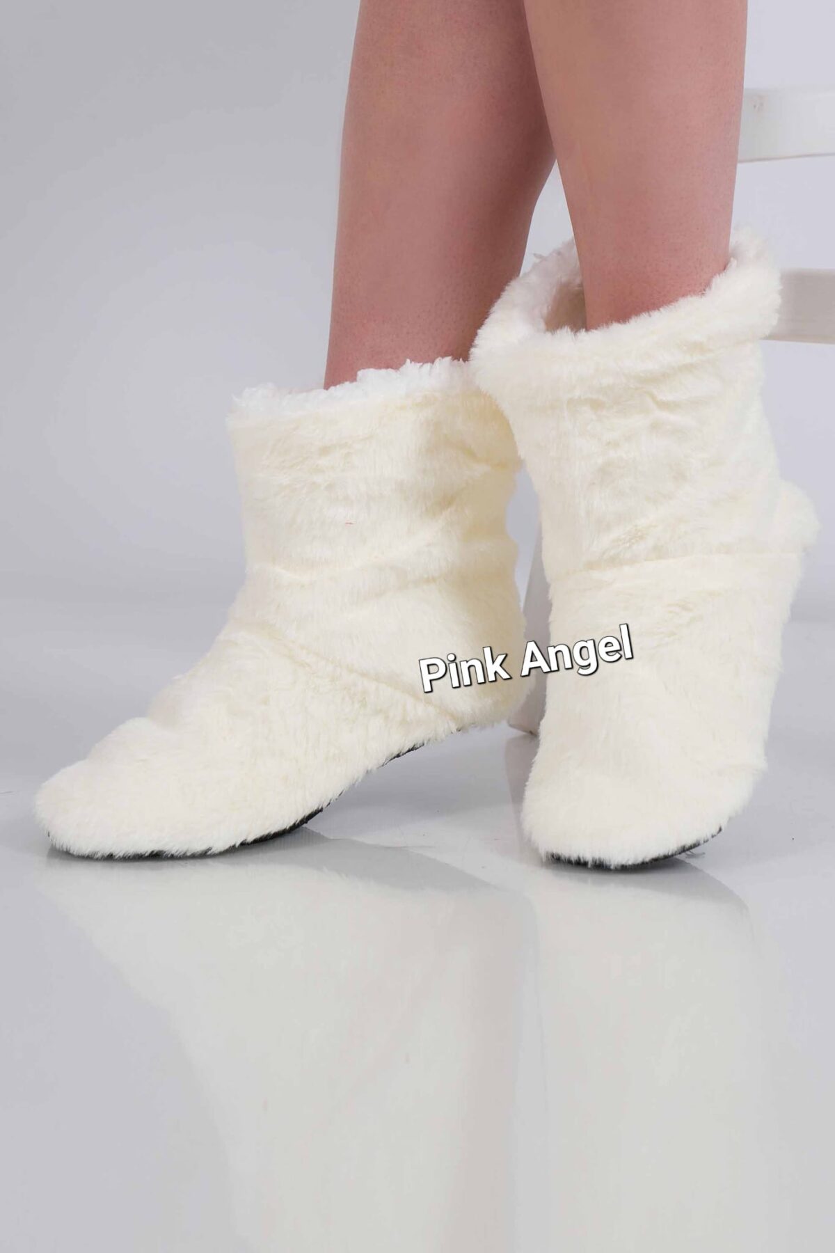 Дамски домашни боти