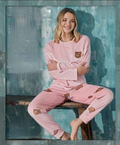 Дамска пижама от кадифе