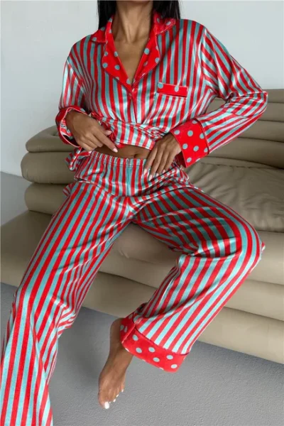 Елегантен дамски комплект - пижама от кадифе 2500308